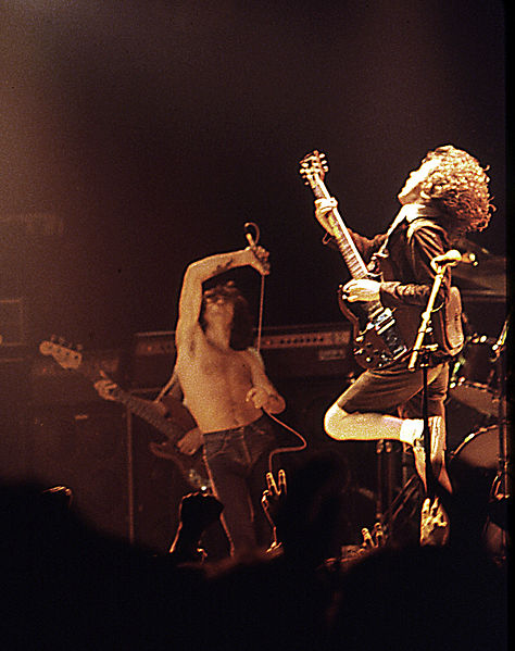 474px-Bon_Scott_Angus_Young