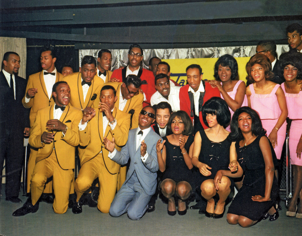 I Temptations, i Miracles, Stevie Wonder, Martha & the Vandellas e le Supremes alla EMI Records nel marzo 1965 per il lancio dell'etichetta Tamla-Motown in Gran Bretagna, nel libro Motown. Il sound della giovane America di Adam White e Barney Ales (Ippocampo)